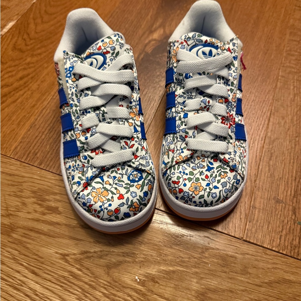 adidas Kids Floral Low-Top Sneakers in White and Blue with Multicolor Flowers